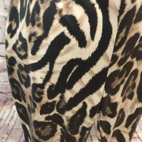 Charlotte Russe leopard leggings. - Picture 2 of 2